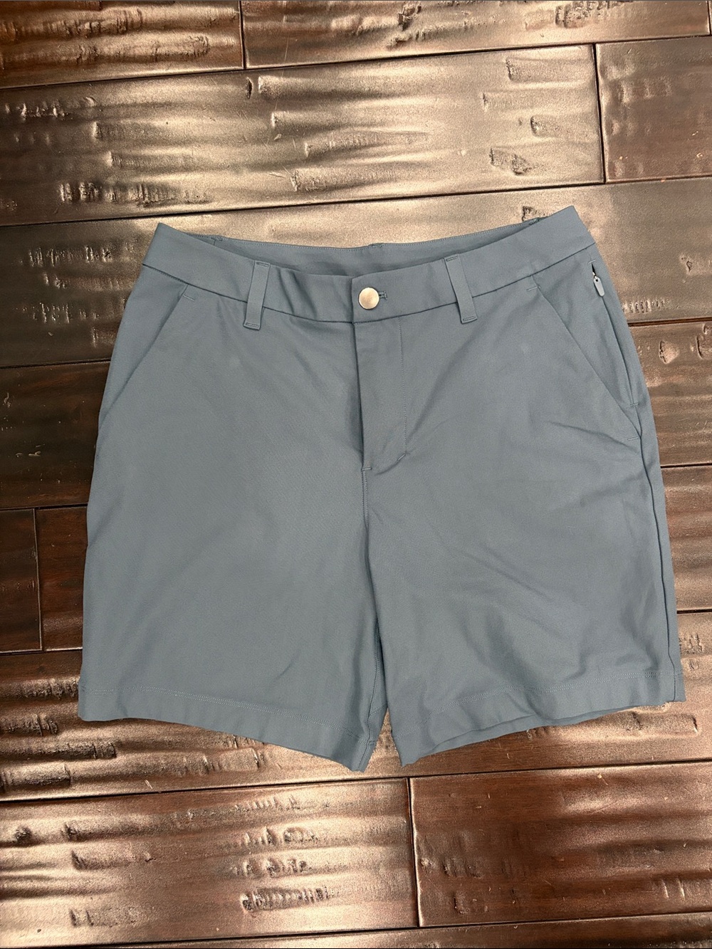 Vuori Men's Performance Bermuda Shorts in Slate Blue